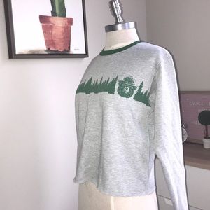 💚 Cute smoky the bear crew neck 💚